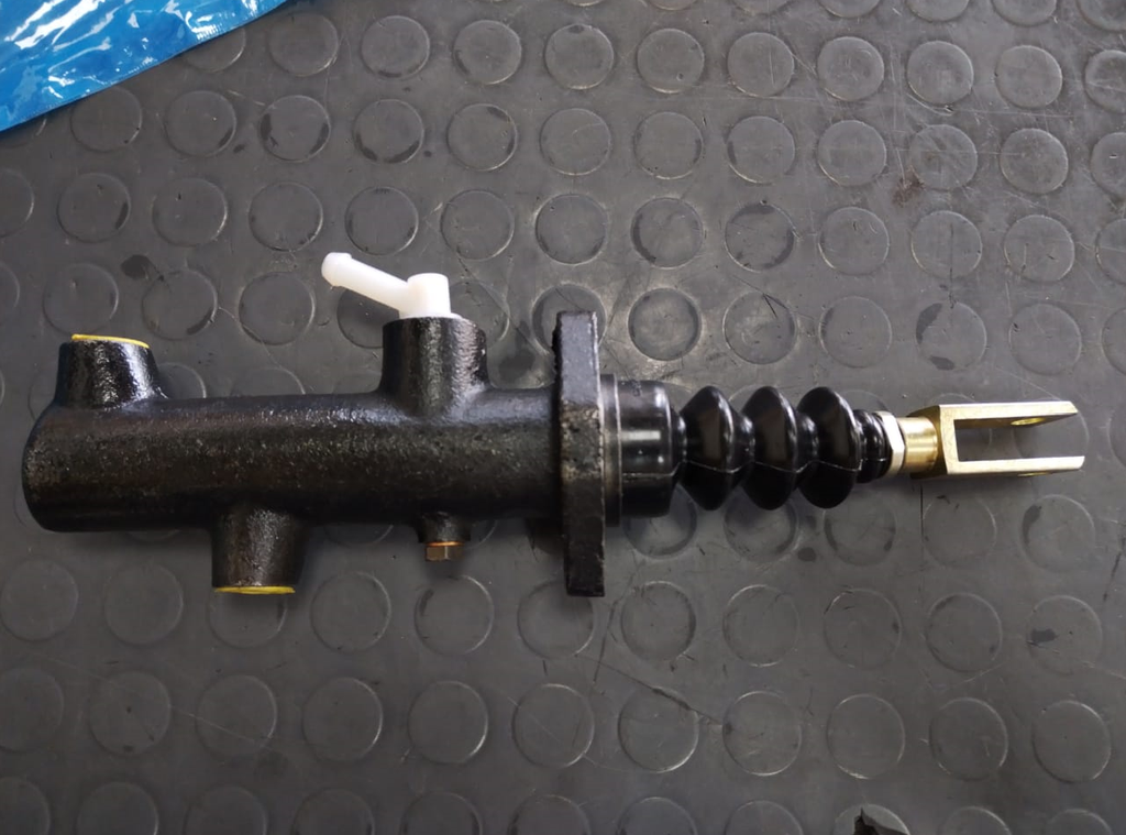 MASTER CYLINDER 