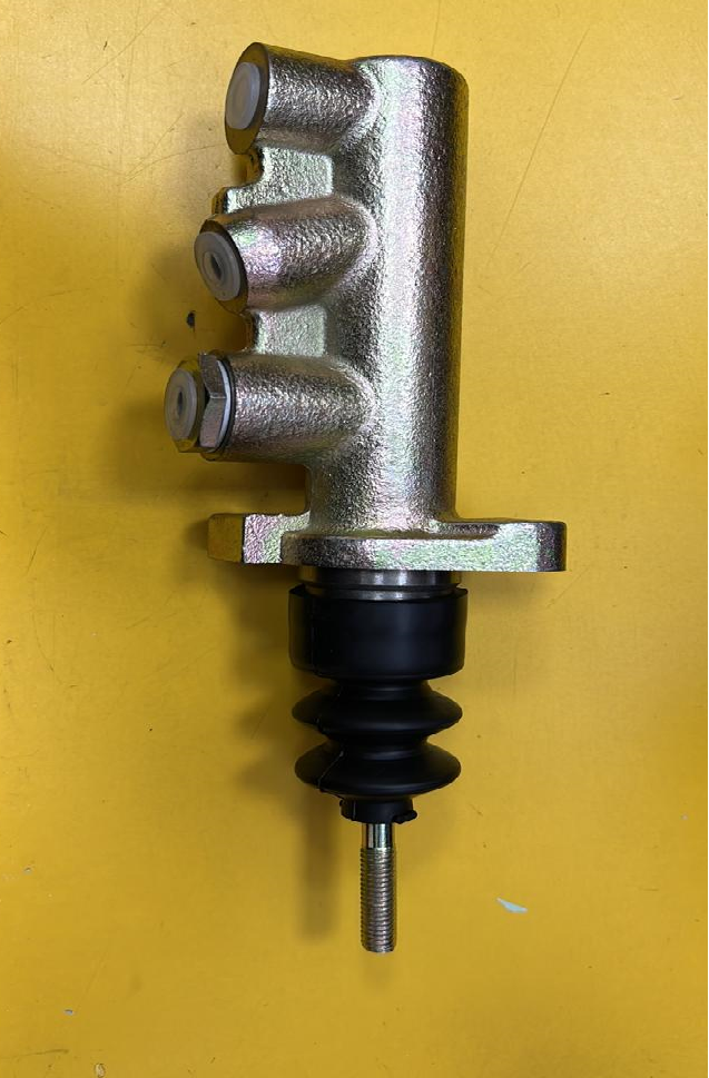 MASTER CYLINDER