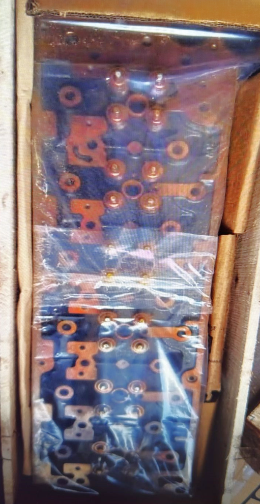 CYLINDER HEAD WITH VALVE