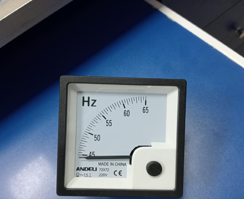 FREQUENCY METER 220V 45-65 HR