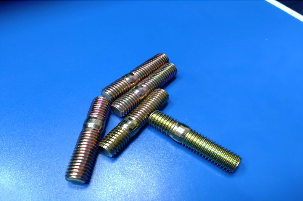 STUD EXHAUST MANIFOLD