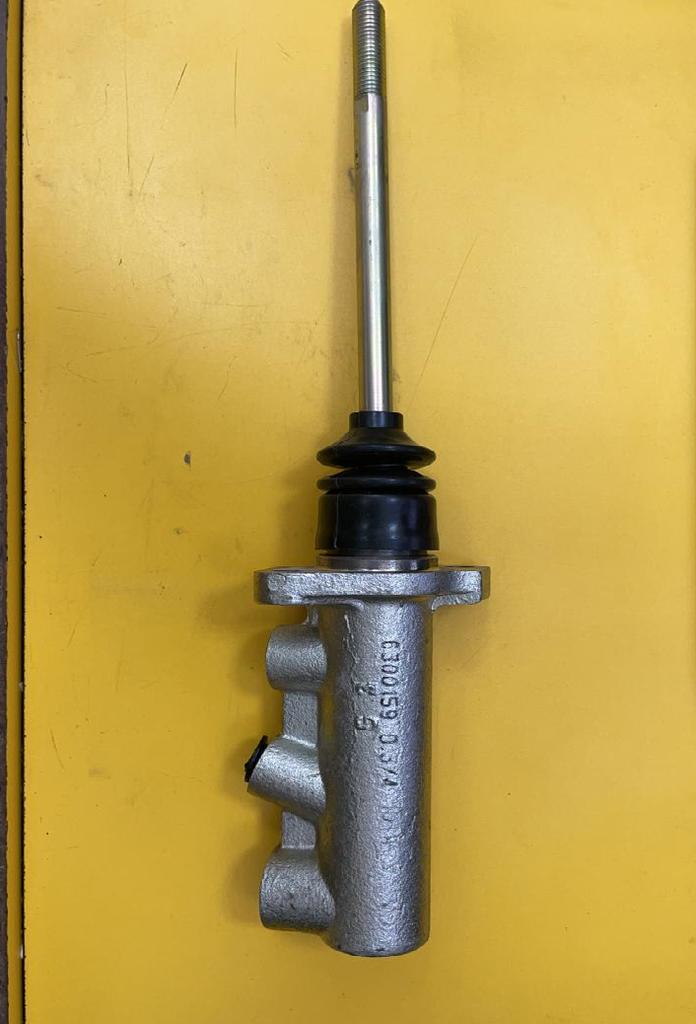 MASTER CYLINDER 