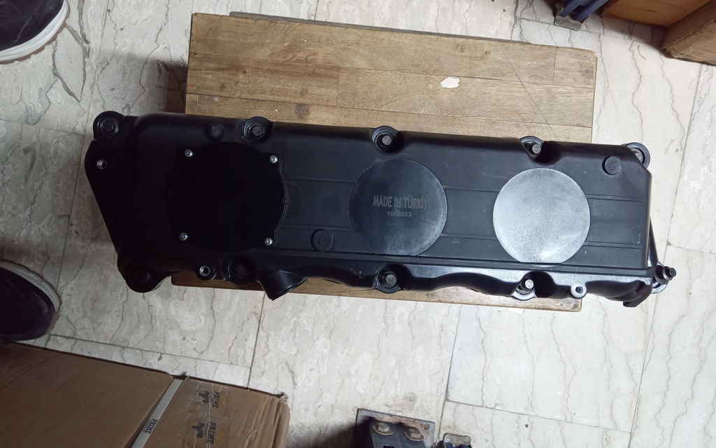 CYLINDER HEAD COVER